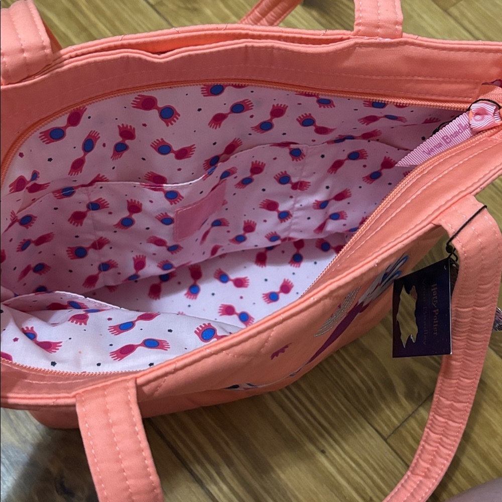 NWT Vera Bradley Harry Potter Luna’s Medallion Small Quilted Vera Tote Bag - Picture 7 of 7